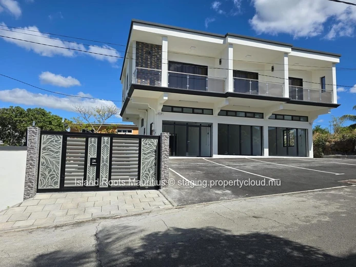 3 Newly Built Commercial Units in Goodlands, not far from Super U!