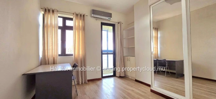 Bel appartement meublé et équippé de 135 m² situé à Vandermeersch, Rose-Hill