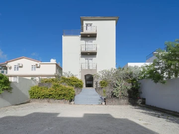 25 Bedroom Hotel