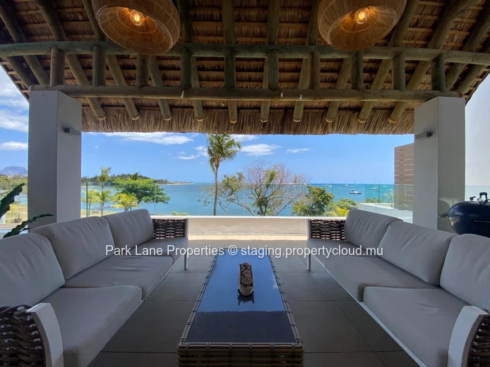 Exquis penthouse sur l'eau en bord de mer