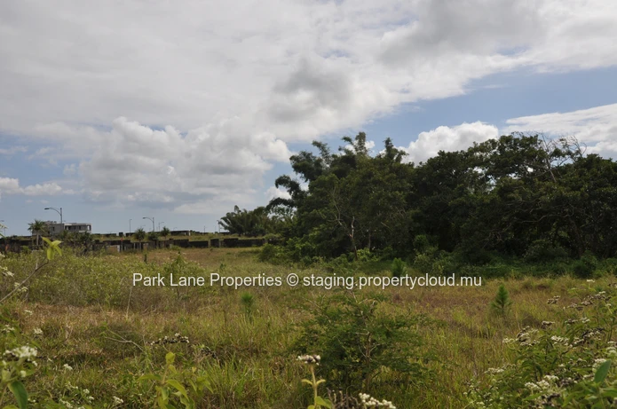 Exceptional 1569 m² plot with stunning mountain views in a prime location in Highlands