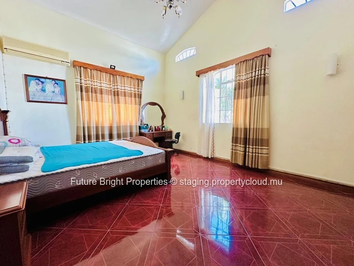 Spacious House , ideal for two Families!