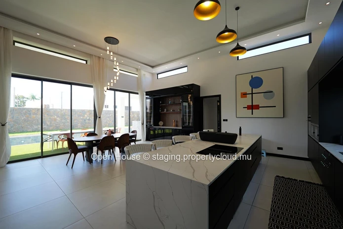 Villa PDS à vendre à Grand Baie, 435M² habitables, terrain 855m², 4 chambres, piscine privée, garage double caractéri...