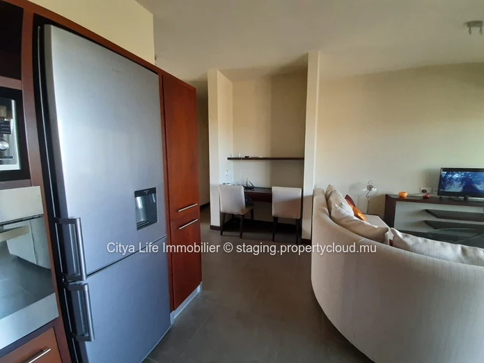 Penthouse R+2 meublé à louer à Péreybère, 110m², 3 chambres, jaccuzzi, piscine, parking gardé, salle de gym, spa, Rs ...