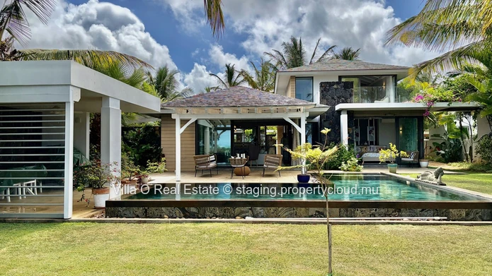 Sublime turquoise sea view from this beautiful villa, its lovely terrace and gazebo with infinity pool, located in a ...