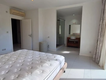 5 Bedroom Villa