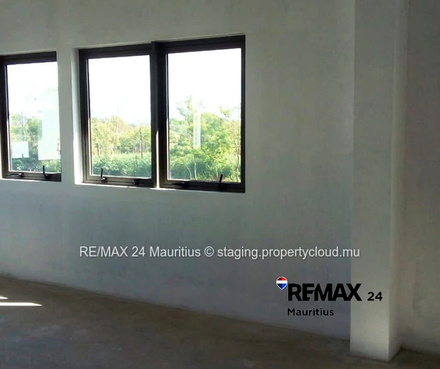 Discover a prime commercial rental/sales opportunity in the vibrant Terre Rouge. 2