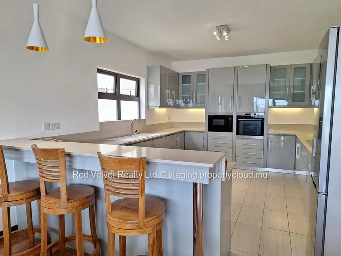 Penthouse rare, luxueux et entièrement meublé à louer à Sodnac, Quatre Bornes