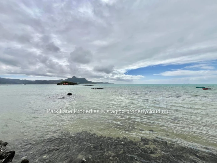 Terrain en bord de mer à vendre – 737 m² à Mahébourg