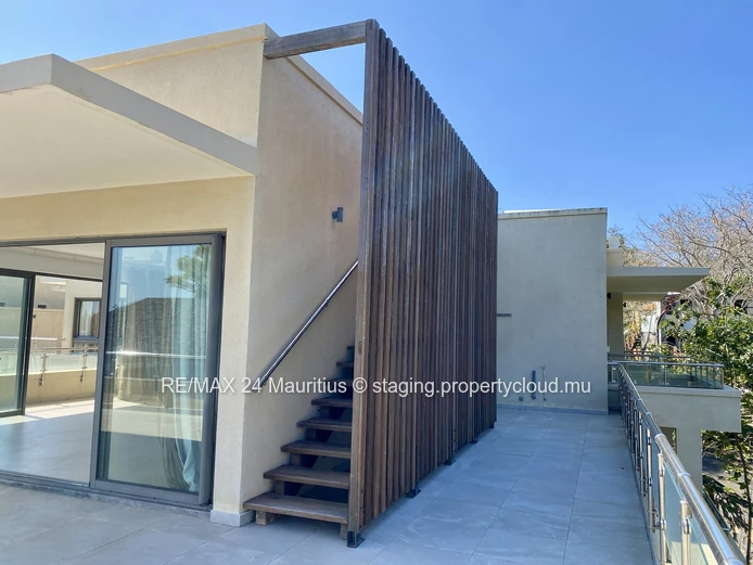 Stunning Penthouse with Breathtaking Sea Views and Direct Beach Access to Tamarin Bay