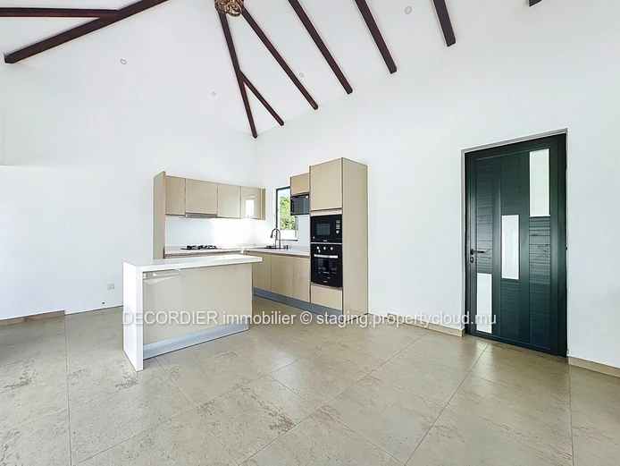 New villa in a residential area (Sole Mandate)