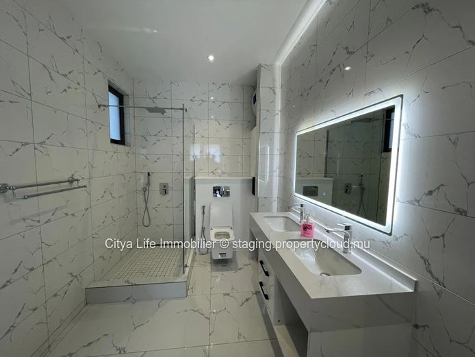 Brand new three-bedroom en-suite apartment in the heart of Grand Baie.