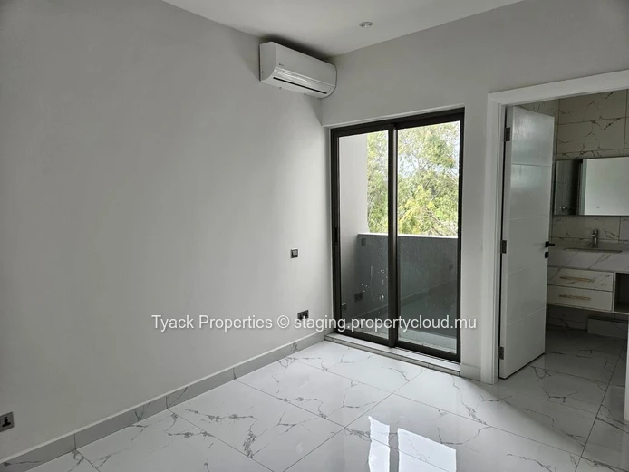 Contemporary Penthouse in Grand Baie – Exclusive R+2 Residence