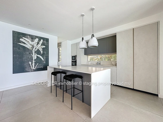 Beachfront – Luxury by the Ocean