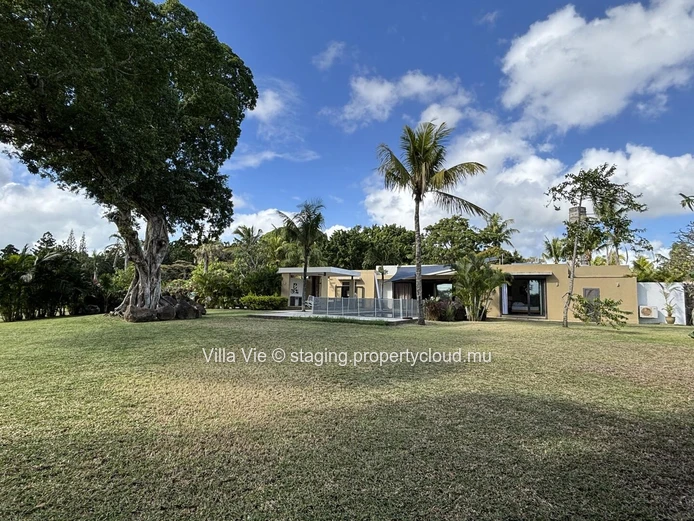 Forêt Daruty - Spacious 4-bedroom house with swimming pool and large garden