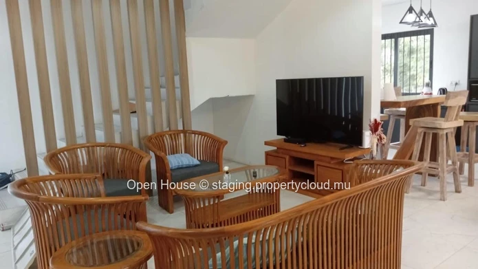 NEW MAURITIAN VILLA, for sale in Calodyne, 210m², 4 bedrooms, private pool, close to the sea, furnished, Rs.