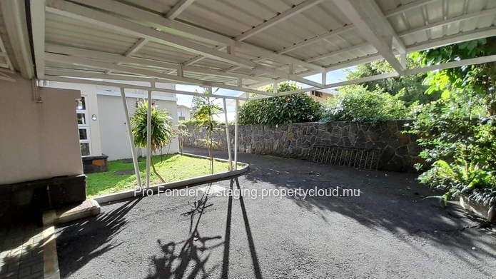 House for sale in Curepipe - Fully equipped and furnished. (Sole Mandate)