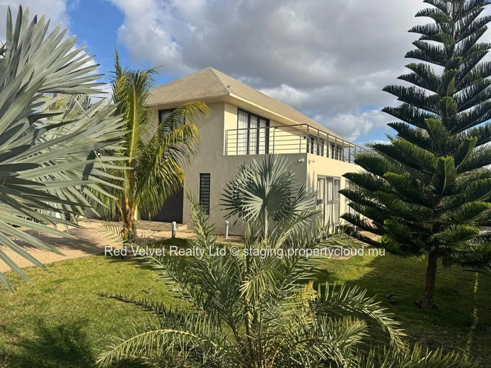 Elegant 3-Bedroom Villa for Rent in Flic en Flac