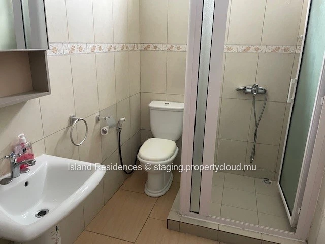 Furnished house in a good residential area. 4 bedrooms, swimming pool and parking.