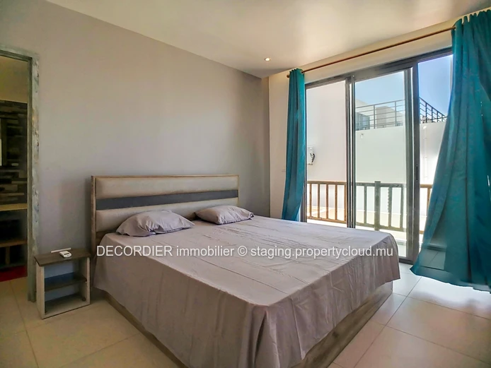 Modern duplex with private swimming pool (Sole Mandate)