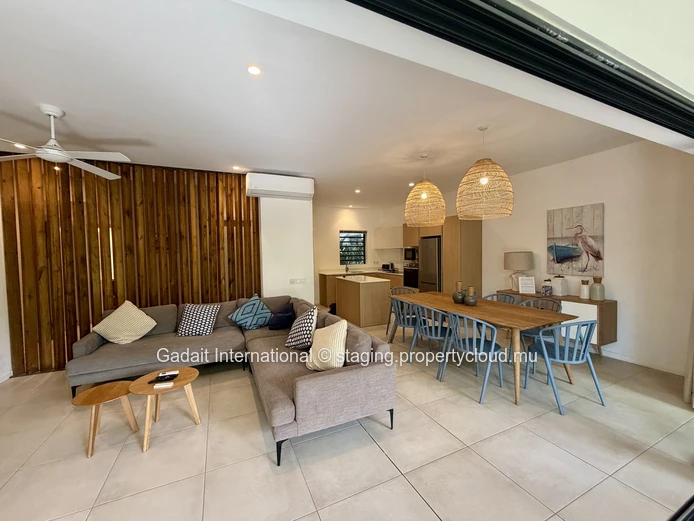 3-bedroom ground-floor apartment with covered terrace – Pointe aux Canonniers