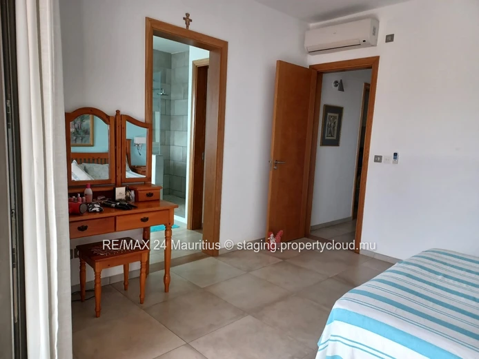 Luxurious 3-Bedroom Apartment in Royal Park, Balaclava