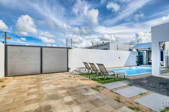 FOR SALE - Local market - fully furnished house - Grand Baie, 160m², land 380m², 5 bedrooms, private pool, parking, g...