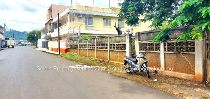 A vendre, grand terrain Route Abattoir, Port Louis
