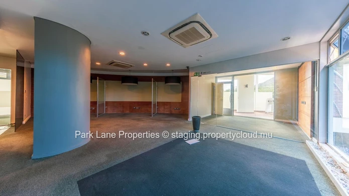 Commercial space ideally situated in the heart of Black River