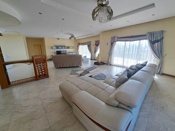 9 Bedroom House