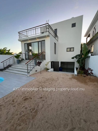 Newly built modern 4 bedrooms house with pool in Forêt Daruty
