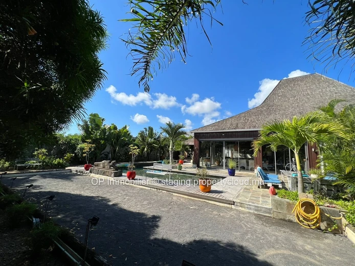 Atypic RES Villa