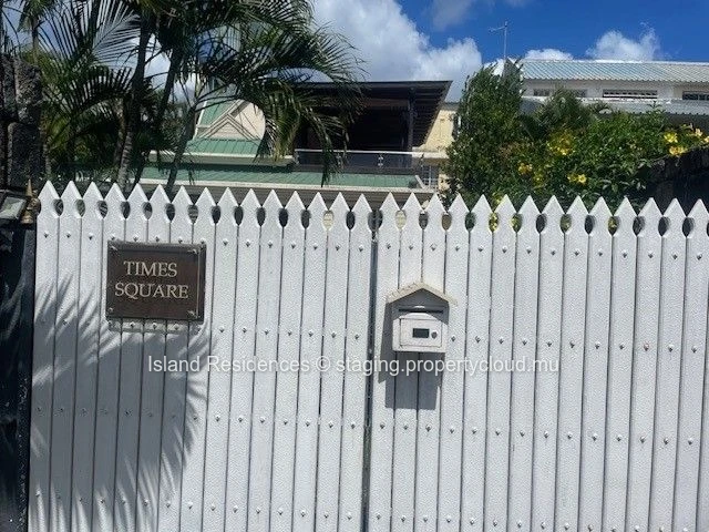 Fully furnished villa with 3 bedrooms, pool and parking within walking distance of Mon Choisy beach