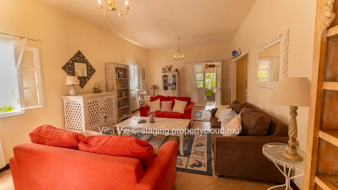 Beau Plan - Spacious 5-bedroom colonial house with swimming pool and big garden