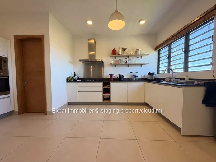 Elegant Penthouse with 3 Ensuite Bedrooms – For Sale in Péreybère