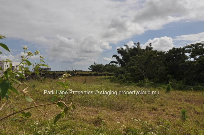 Exceptional 1569 m² plot with stunning mountain views in a prime location in Highlands