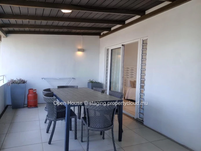 Superb beachfront Penthouse for sale in Pointe aux Biches, 3 bedrooms, communal pool, price Rs 28M. Don't miss out!