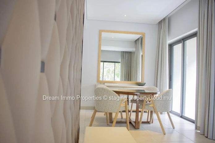Baisse De Prix ! Appartement Meuble Situe Au 1Er Etage - Plage A Pieds A Pereybere - Ile Maurice.