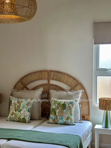 Penthouse meublé à vendre à Bain Boeuf – 2 chambres – À 2 minutes de la plage