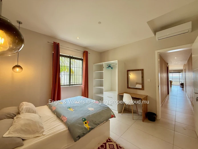Beautiful Ground Floor Beachfront Apartment