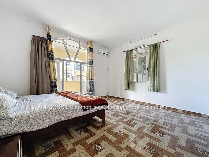 Large 287 m² house for sale