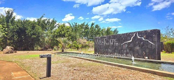 Beau terrain résidentiel de 285 toises (1,083 m2 / 25 perches), situé dans le lotissement privé “West Cape”, à Tamarin