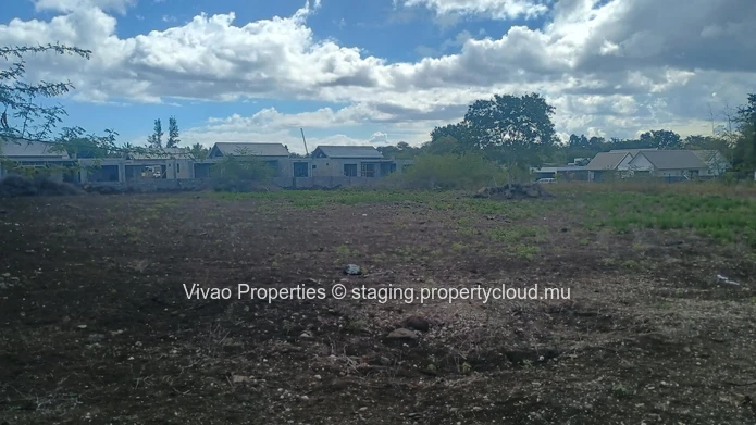 Terrain résidentiel de 3083m2 à vendre en Morcellement sécurisé à Tamarin, vue montagnes. Prix Rs.