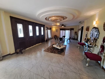 9 Bedroom House