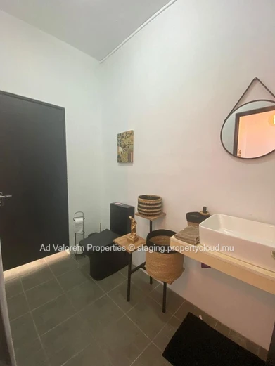 For Rent – Ideally Located Commercial Space in Roches Brunes