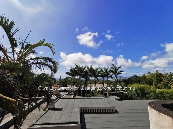 Luxurious Furnished House with Private Pool in Floréal - 560m² Living Area - Rs 120,000 rent