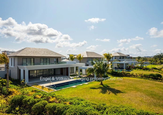 Exclusive 5-Bedroom Fairway Villa in Prime Position
