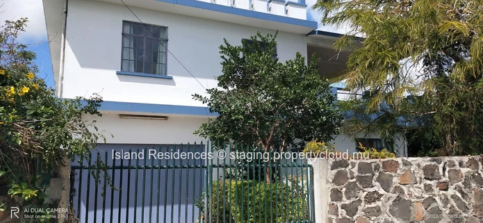 Cottage -  large furnished family house with 4 bedrooms, set in a tropical garden and close to Ecole du Nord/Northfield