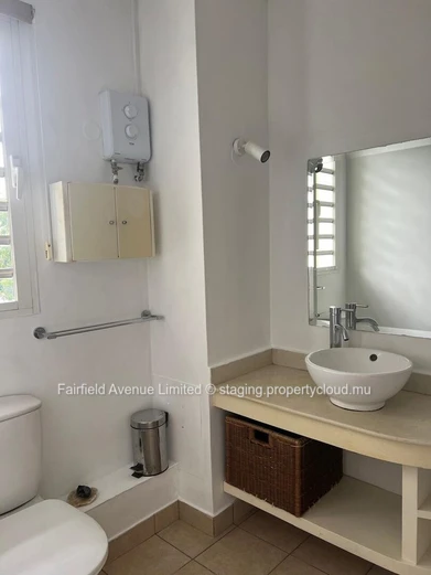 Maison meublée 4 chambres avec bureau à louer à Moka