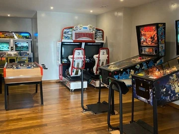 6 Bedroom Apartment